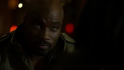 Кейдж и Джонс обсуждают свои силы.