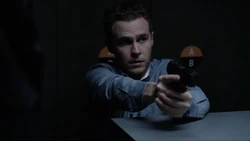 Фитц готовится стрелять в людей 