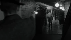  стреляет в "".