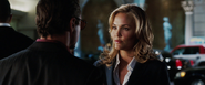 Tony Stark hablando con la reportera Christine Everhart.