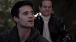 Уорд стреляет по оленю