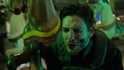 Руссо в лицо попадает пуля