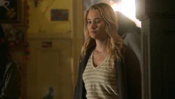 Дин воссоединяется с 