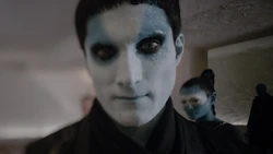 Касиус просит помощь у 