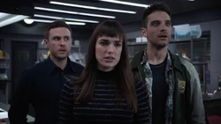 Фитц,  и  пытаются остановить 