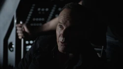 Колсон даёт команду на подлёт.