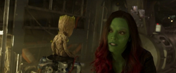 Groot viendo a Gamora a punto de irse