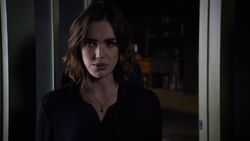 Jemma-Simmons-Threatens-Grant-Ward