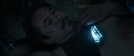 Stark recibe la ayuda de Nebula de eliminar su herida