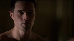 Уорд приводит себя в порядок