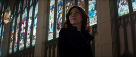 Romanoff escucha a Rogers en la iglesia