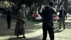 Симмонс,  и  захватывают 