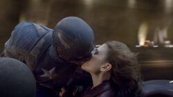Peggy Cap kiss