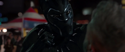 T'Challa amenaza a Klaue