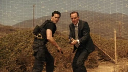 Уорд и Колсон преодолевают лазерный забор