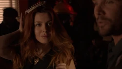  дают различные вещи Лорелей.