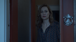AubreeOpensDoor