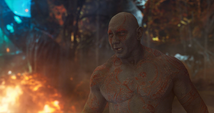 Drax le advierte a Mantis