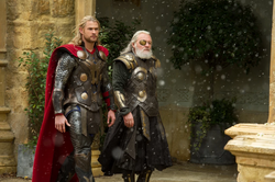 Thor y Odín caminando en Asgard