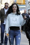 Krysten-ritter-on-set-of-the-defenders-in-new-york-12-1-2016-6