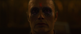 Kaecilius se contacta con Dormammu.