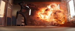 Rogers esquiva la explosión.