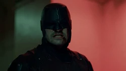 Daredevil derrota a los Perros del Infierno.