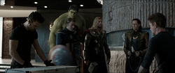 Rogers en la Torre Stark con Rumlow, los Vengadores y Loki