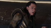 Loki trata de escapar