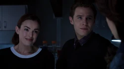 Фитц разговаривают с Мэй о 