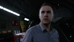 Фитц наблюдает побег 