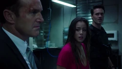 Уорд и Скай узнают о смерти Холла