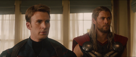 Steven Rogers y Thor en la casa de Barton - AOU