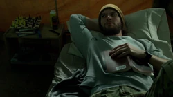 Руссо и  обсуждают свои команды.