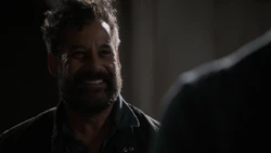  разговаривает с .