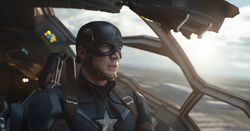 Capitán América volando en un Quinjet