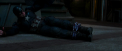 Rogers es detenido por Stark - CW