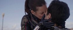 Hope kissing Scott Lang