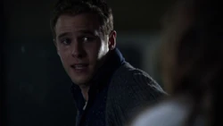 Фитц разговаривает со 