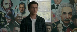 Parker sorprendido por el mural de sus profesores.
