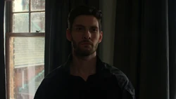 Руссо угрожает .