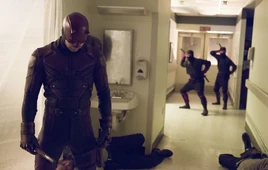 Daredevil en el hospital con la Mano