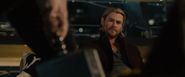 Thor observa que Rogers movió el Mjolnir.