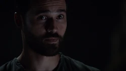 Уорд говорит Скай что её отец жив