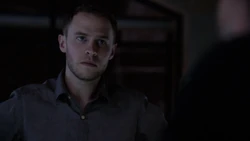 Фитц и  обсуждают 