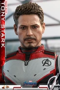 Tony Stark Quantum Realm Hot Toys 8.jpg (163 KB)