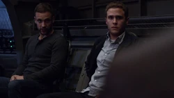 Фитц и  разговаривают с 