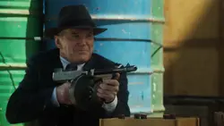 Колсон стреляет по .