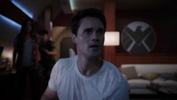 Уорд узнаёт о "козыре" Рейес