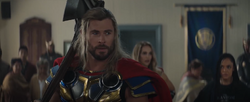 Thor calma a los Asgardianos